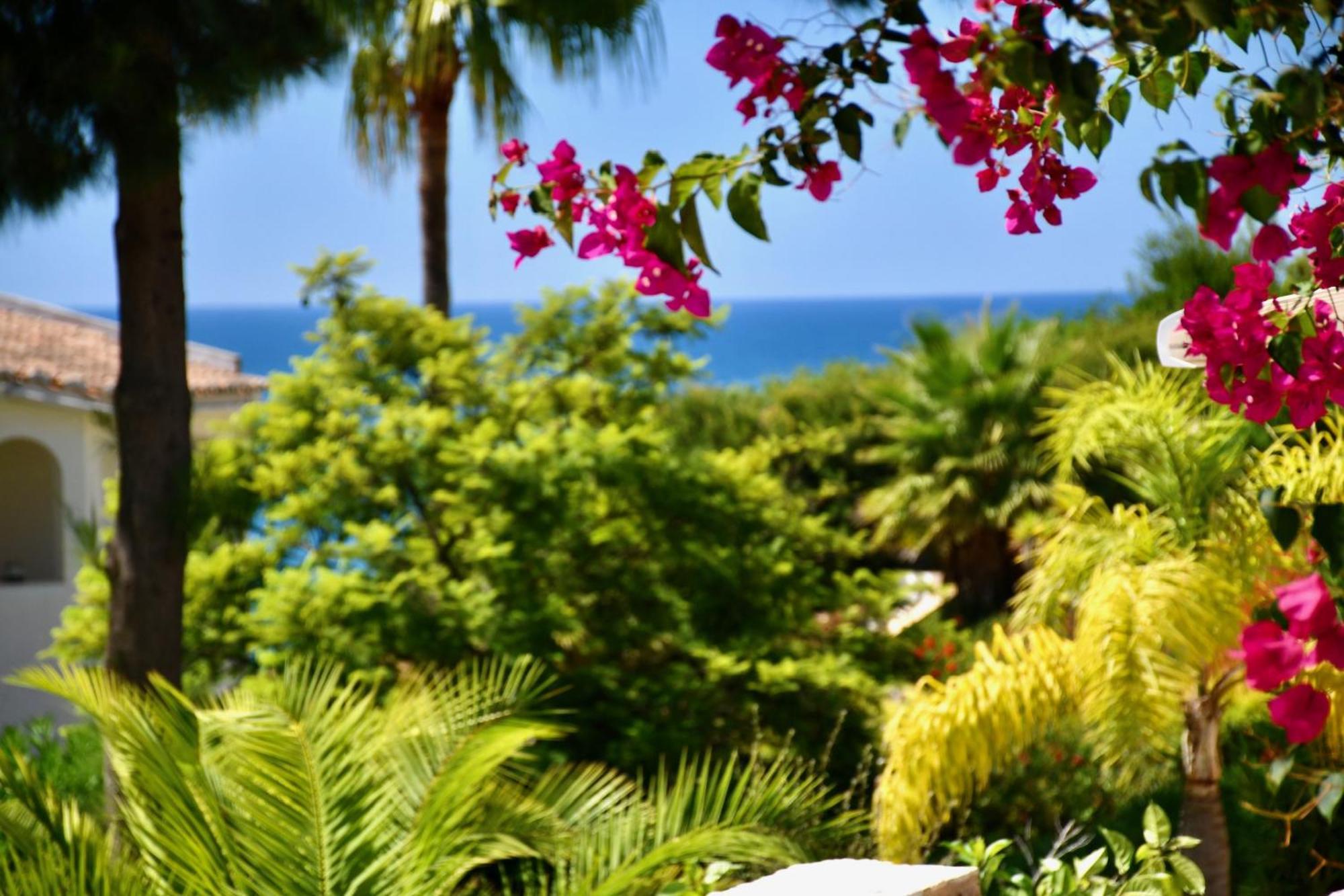 Aquamarine - Gemstone Getaway Vale do Lobo