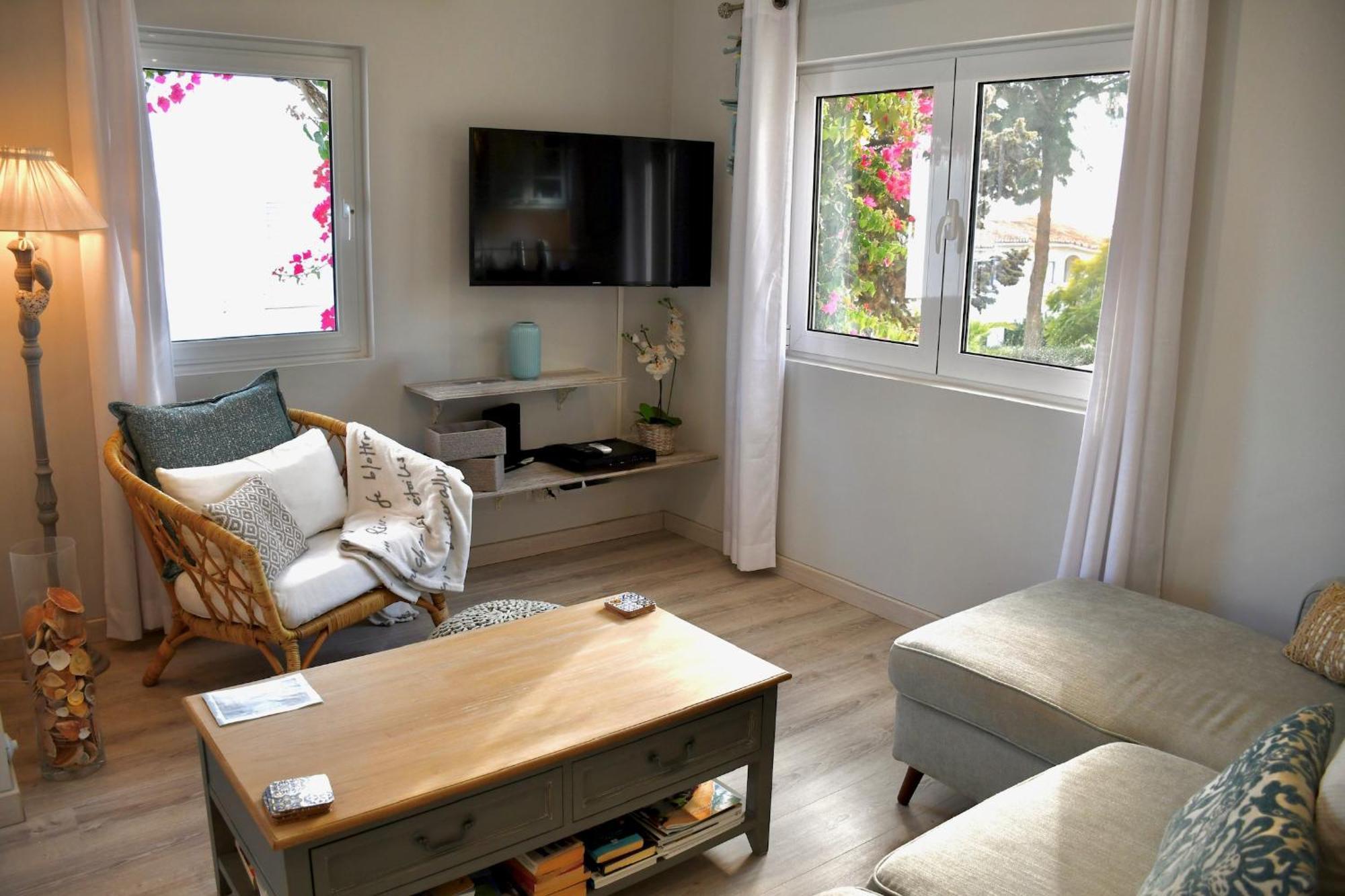 Aquamarine - Gemstone Getaway Apartment